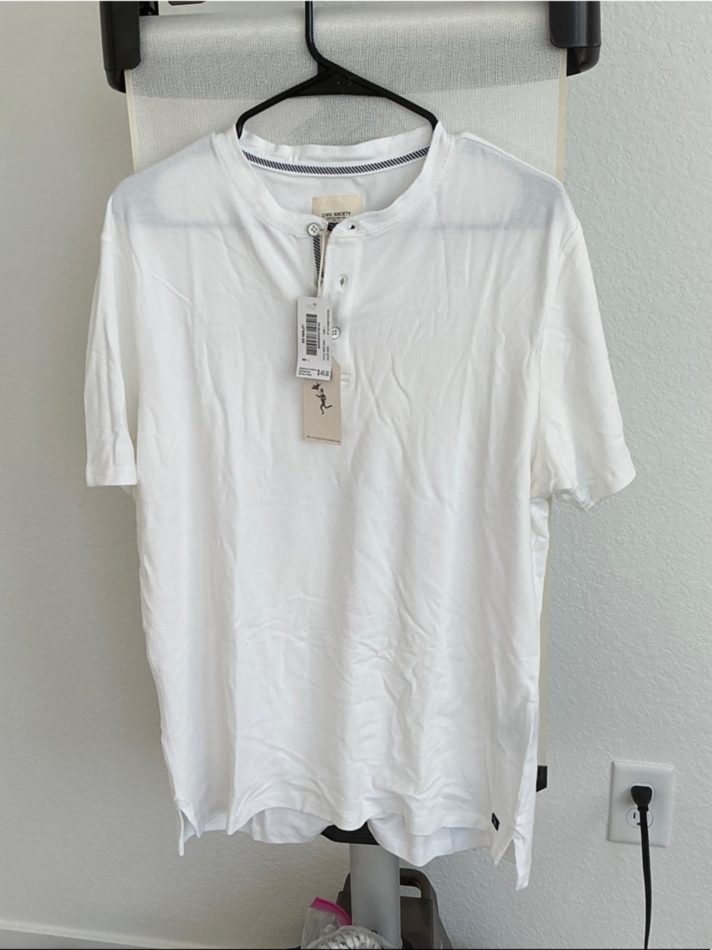 Slim Fit White Short-Sleeve Henley Tee - Modern Casual